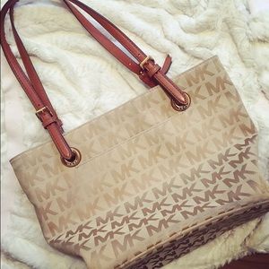✨SALE✨Michael Kors bag.