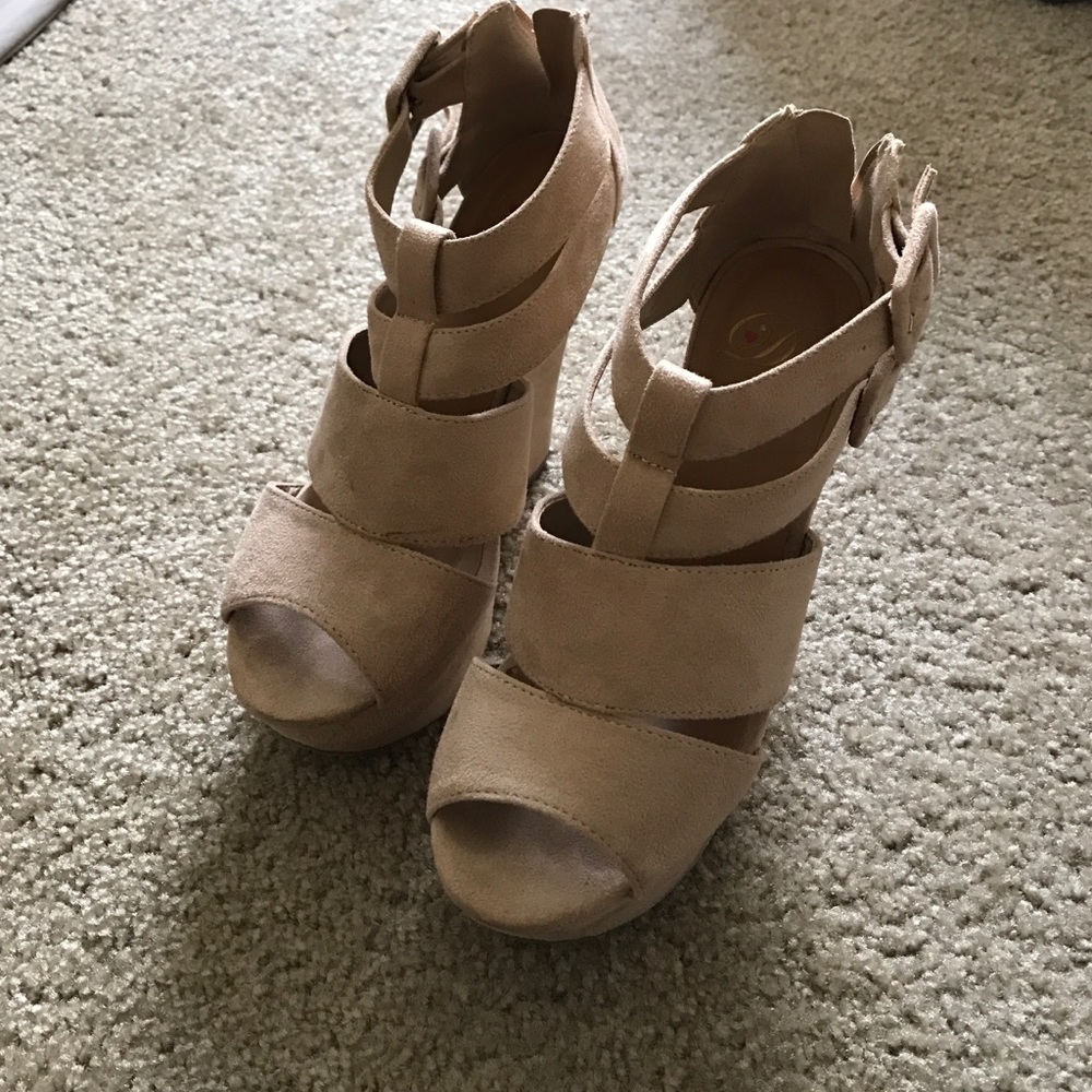 Oatmeal wedge sandals