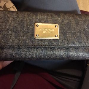 Michael kors wallet