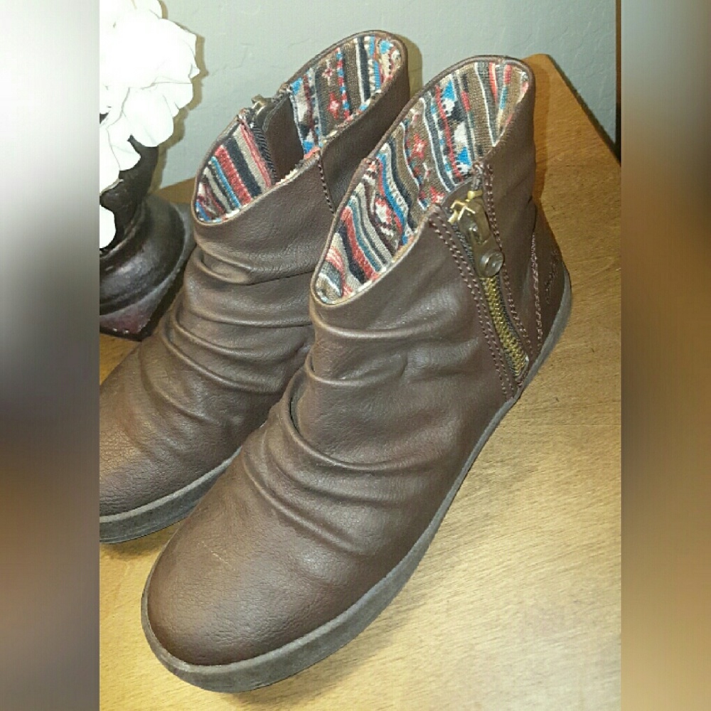 Brown ankle boots by Blowfish