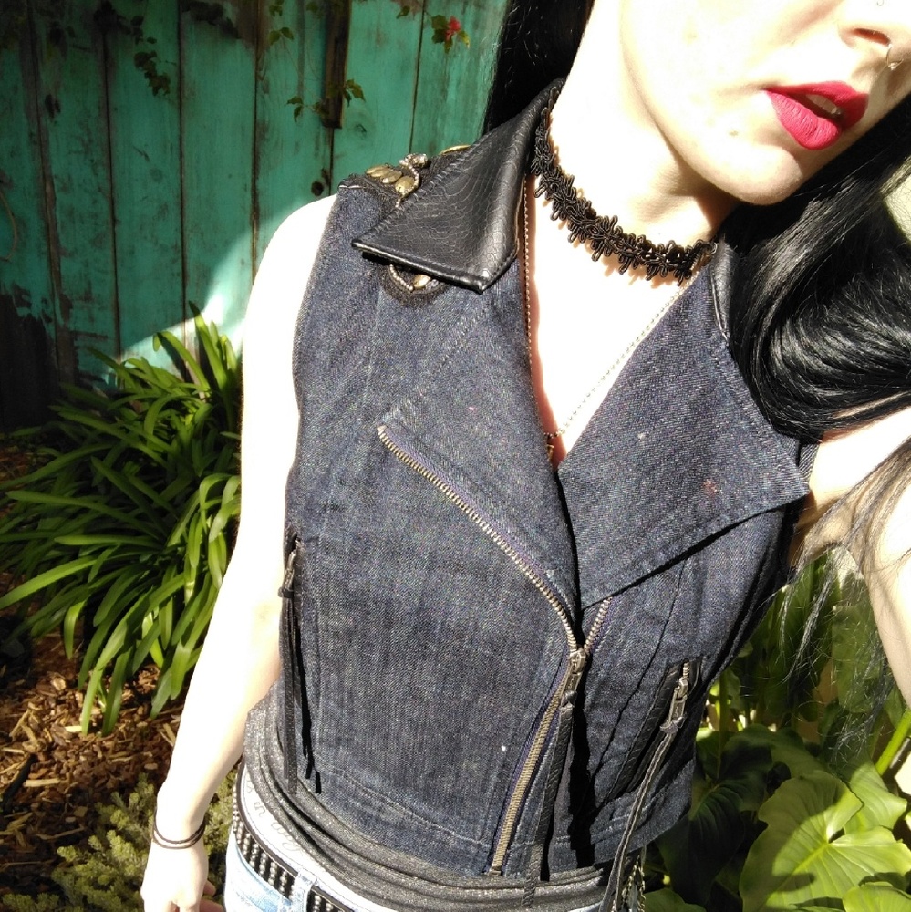 Vera Wang Princess Detailed Vest