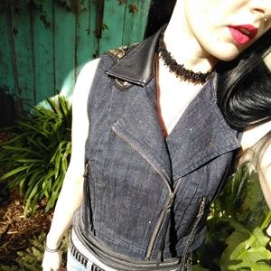 Vera Wang Princess Detailed Vest