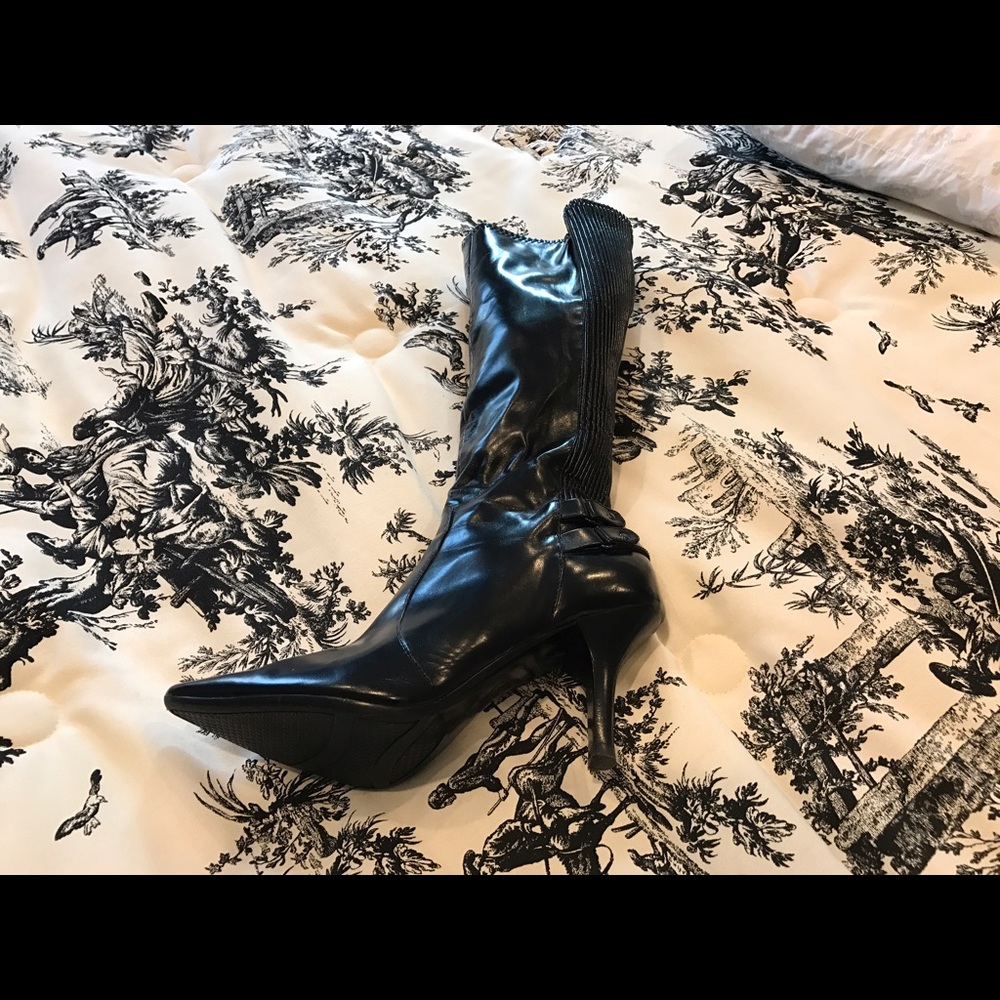 Brand New Alfani Leather Boots
