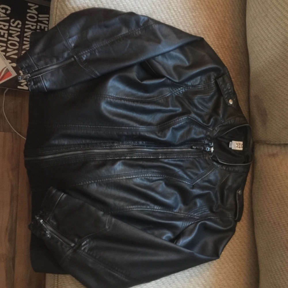 Lamb leather jacket by Mark Bower size 2x . $100.