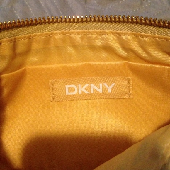 NWOT DKNY wristlet - Picture 2 of 4