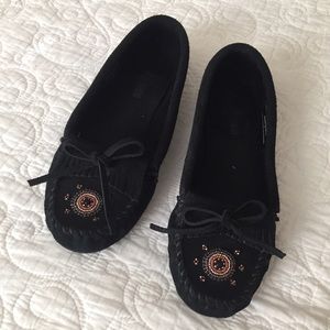 Minnetoka moccasins
