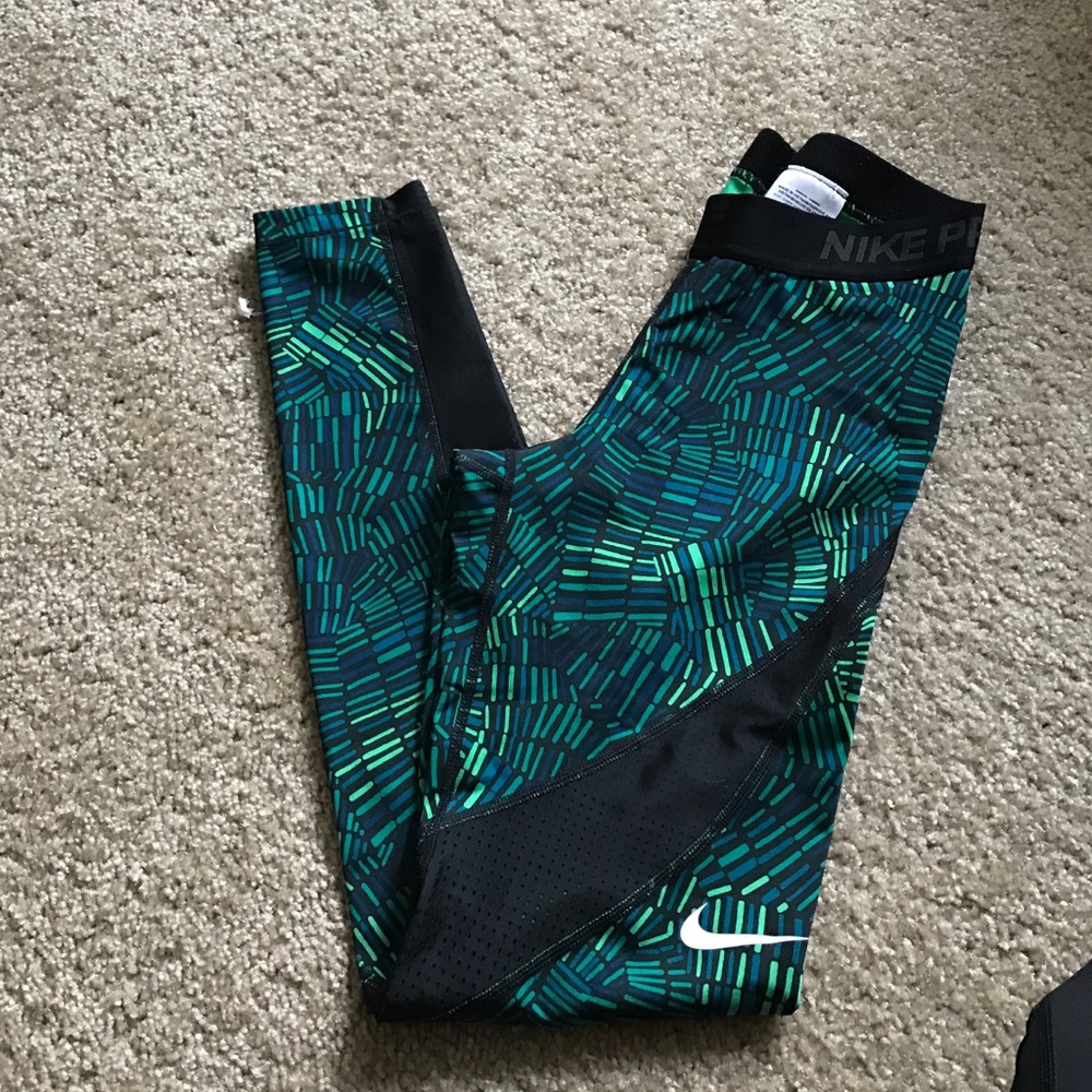 Nike pro mesh leggings