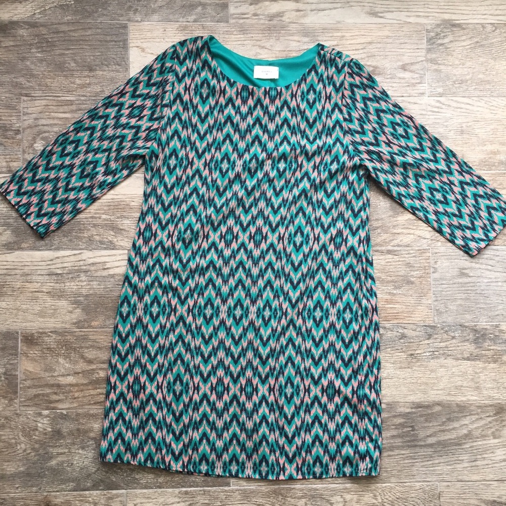 Beautiful multicolor shift dress 💚💙