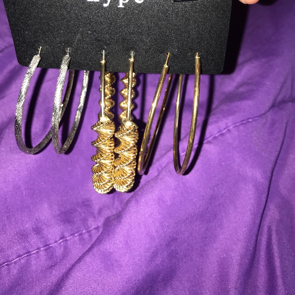 assorted pair of hoop earrings