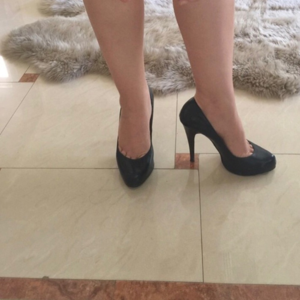 Dolce Vita Black Pumps - leather closed toe size 7