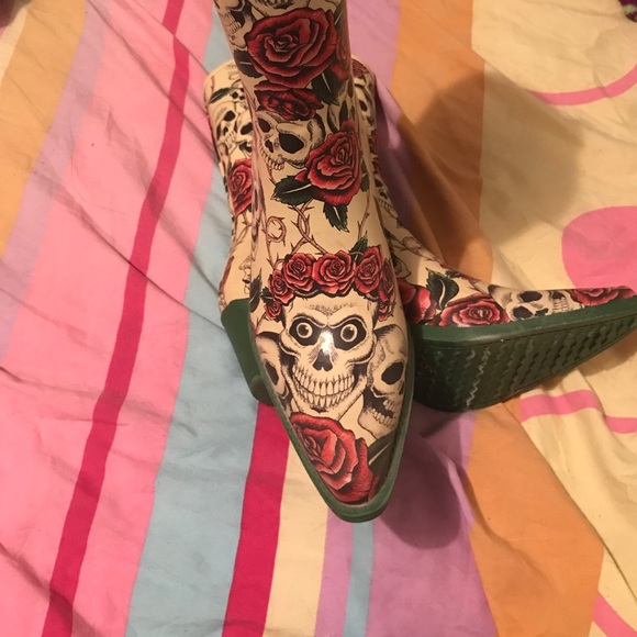 Only worn once - Picture 2 of 3