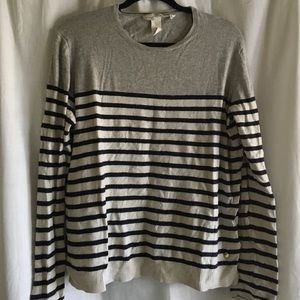 Nautical stripped sweater.