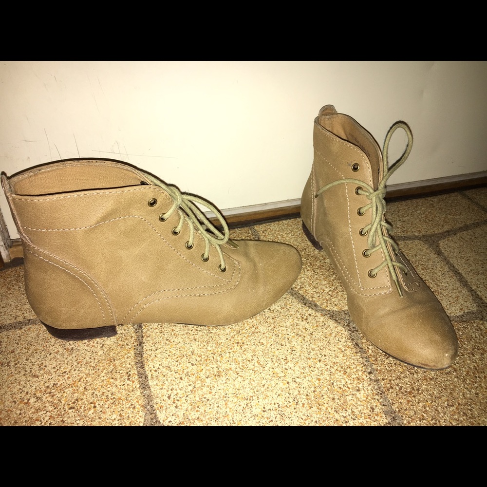 Camel booties