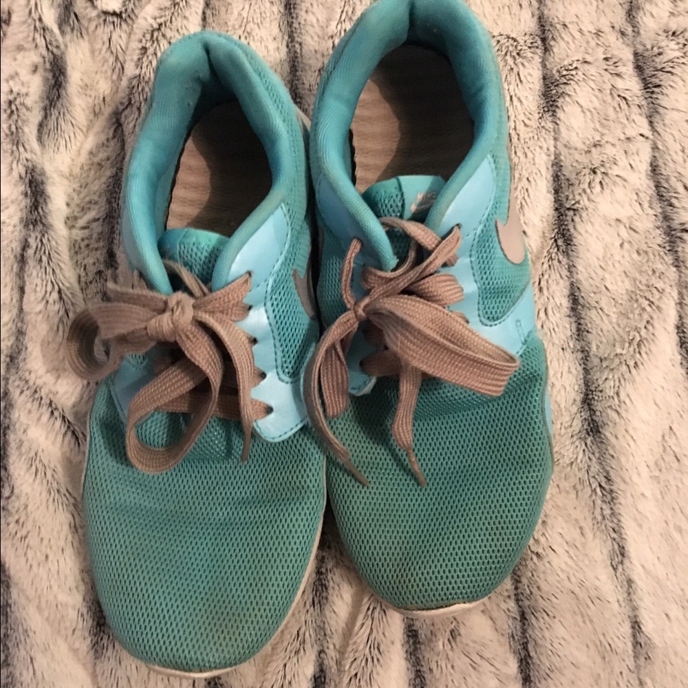 Blue nike tennis shoes