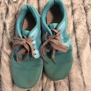 Blue nike tennis shoes