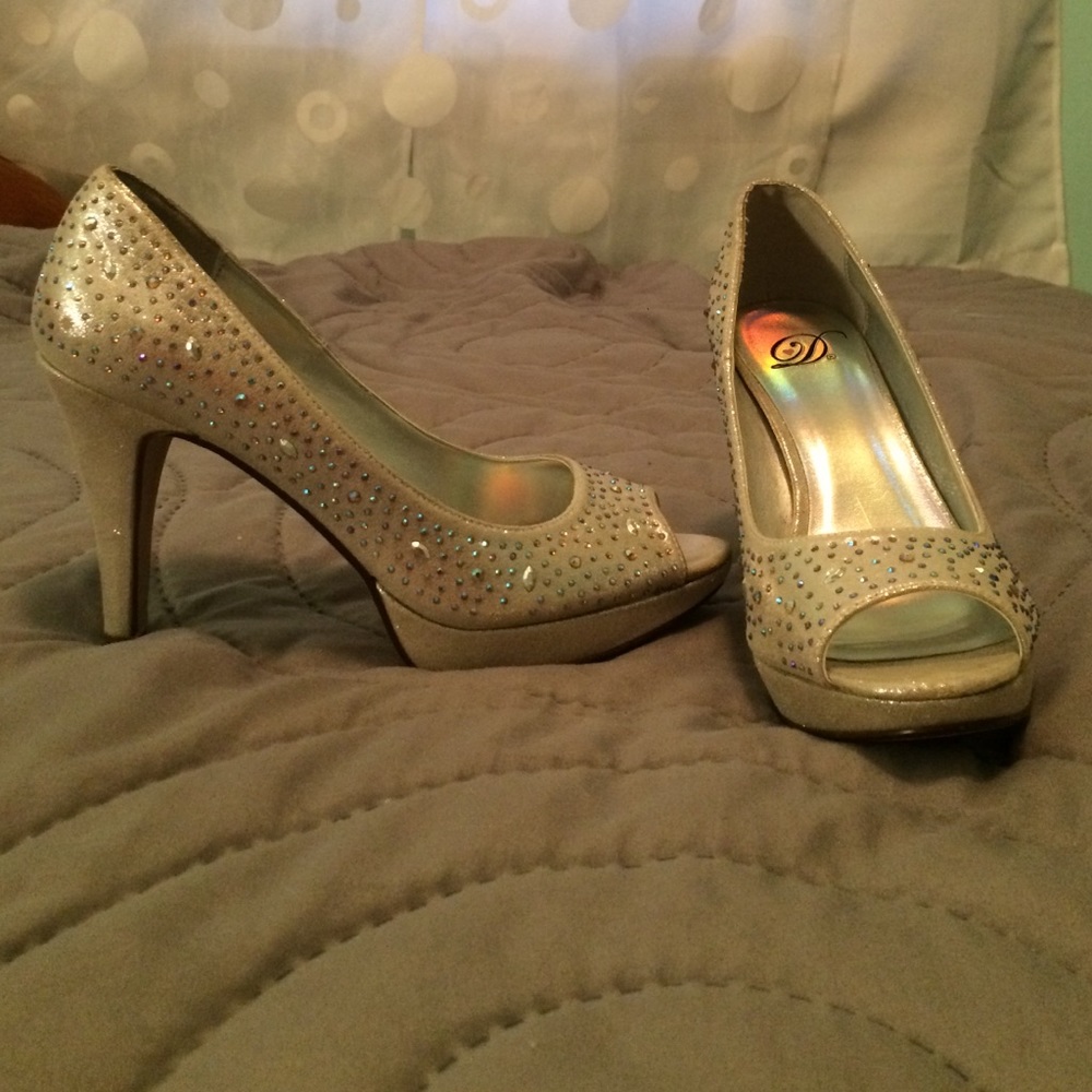 Silver & sparkly 4 inch heels!