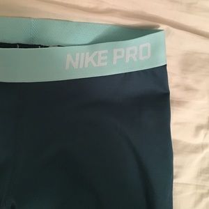 Nike Pro workout leggings