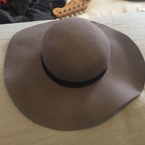 Grey Top shop floppy hat!