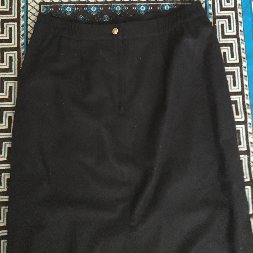 Retro wool, back slit pencil skirt. Cute and sexy.