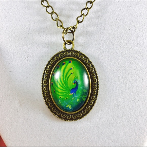 🆕💙💚Adorable peacock necklace - Picture 3 of 5