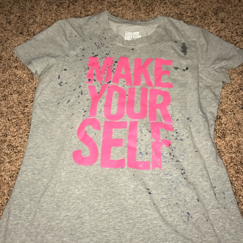 Nike t shirt size large