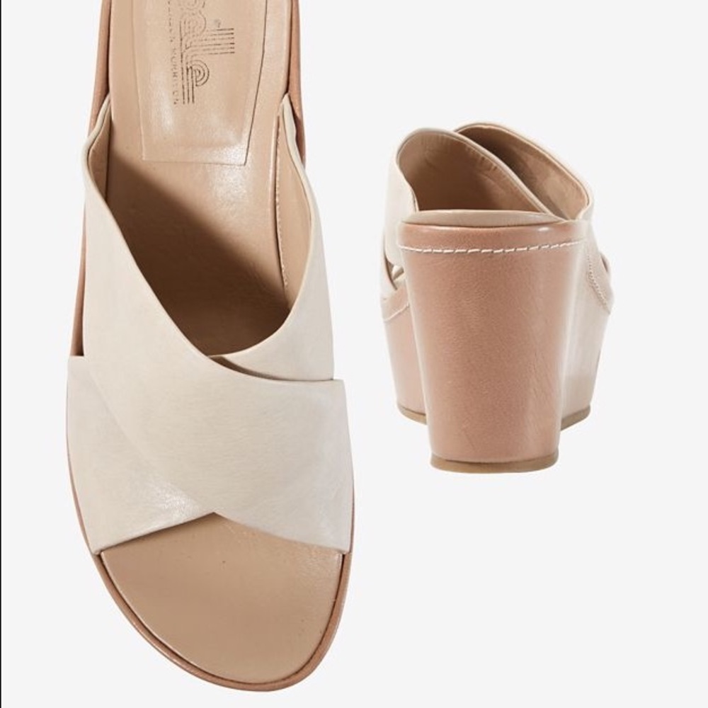 Belle NY Sigerson Morrison Natural Sandals. Size 7