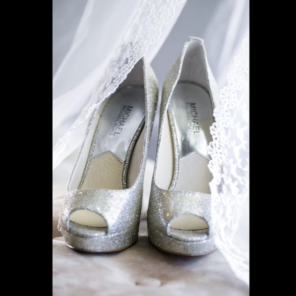 Michael Kors glitter silver sparkle york high heel - Picture 2 of 4