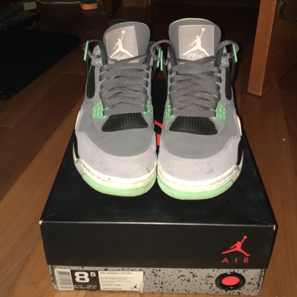 Air Jordan 4 Retro - green glow