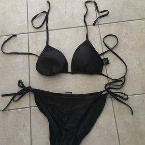 Black bikini