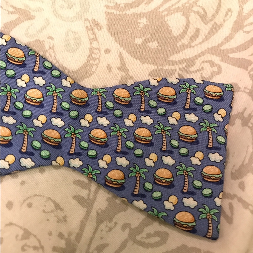 vineyard vines bow tie