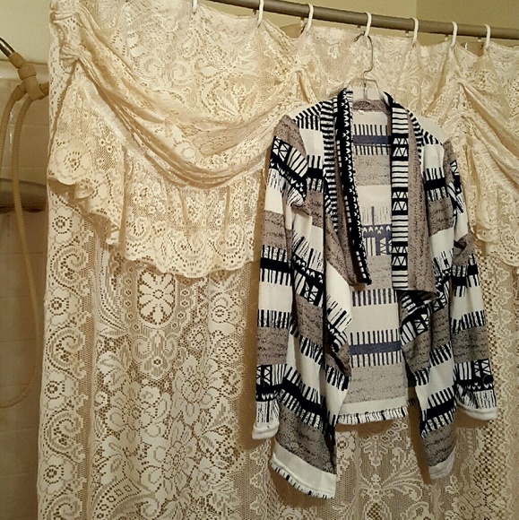 Sweaters - Gorgeous open cardigan