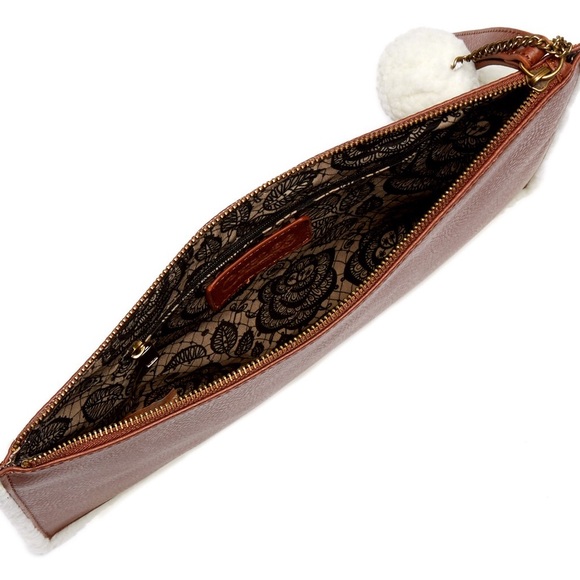 🎉 CARLOS SANTANA "Skylar" Faux Fur Trimmed Clutch - Picture 3 of 3