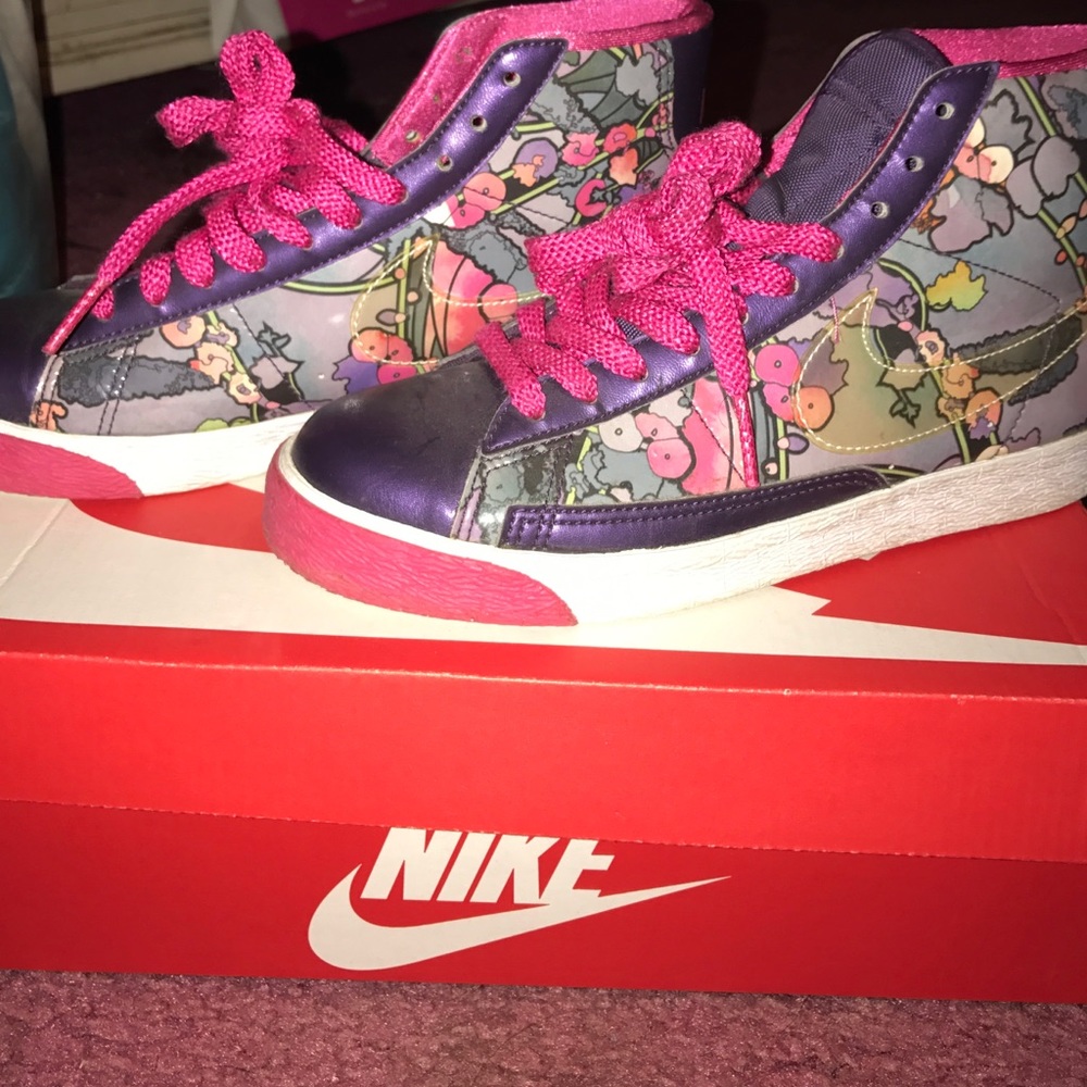 Women's Nike Blazers SIZE 8