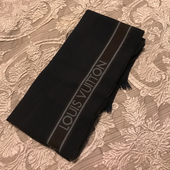 SOLD on M 💯 authentic Louis Vuitton Navy scarf - Picture 1 of 4