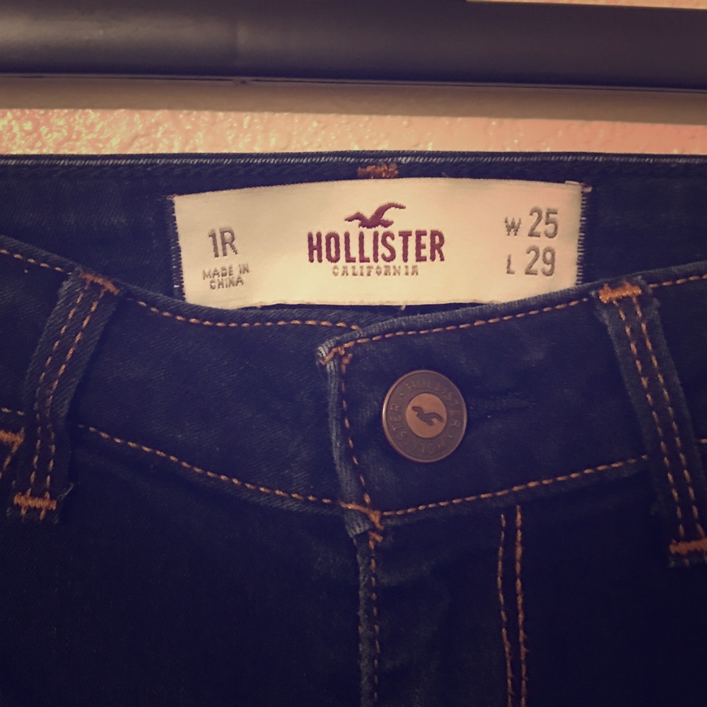 Hollister skinny jeans in size 1R!