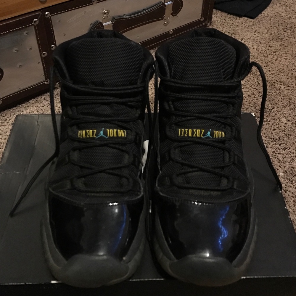 Authentic Jordan's Gamma blue 11s size 6 YOUTH