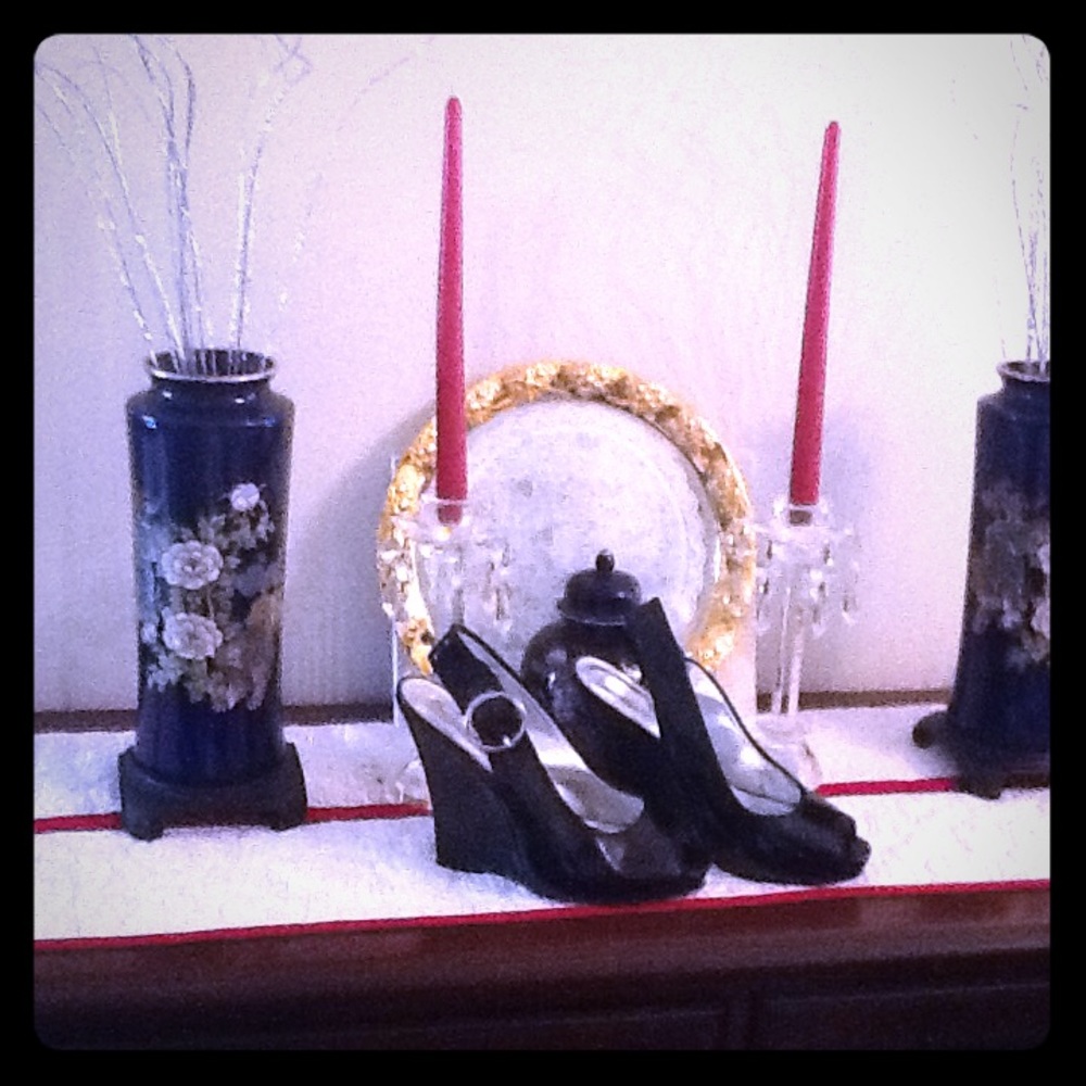 Used pair of Jessica Simpson sandal.