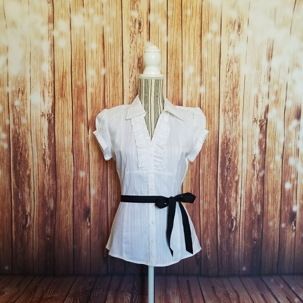In Vain ▪ Short-Sleeved Ruffle Button-Up Woven