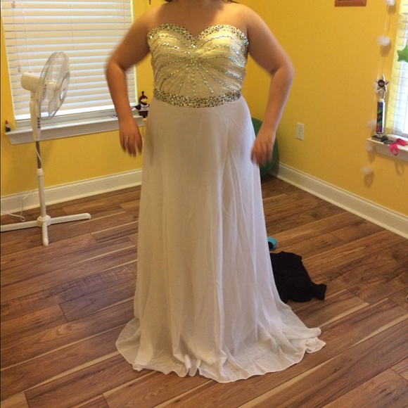 White Prom/Pageant Dress - Picture 2 of 4