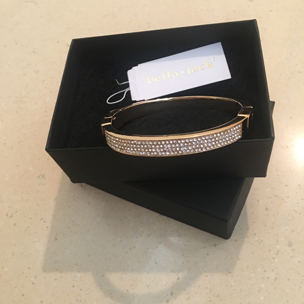 Brand new Gold bracelet!!😍