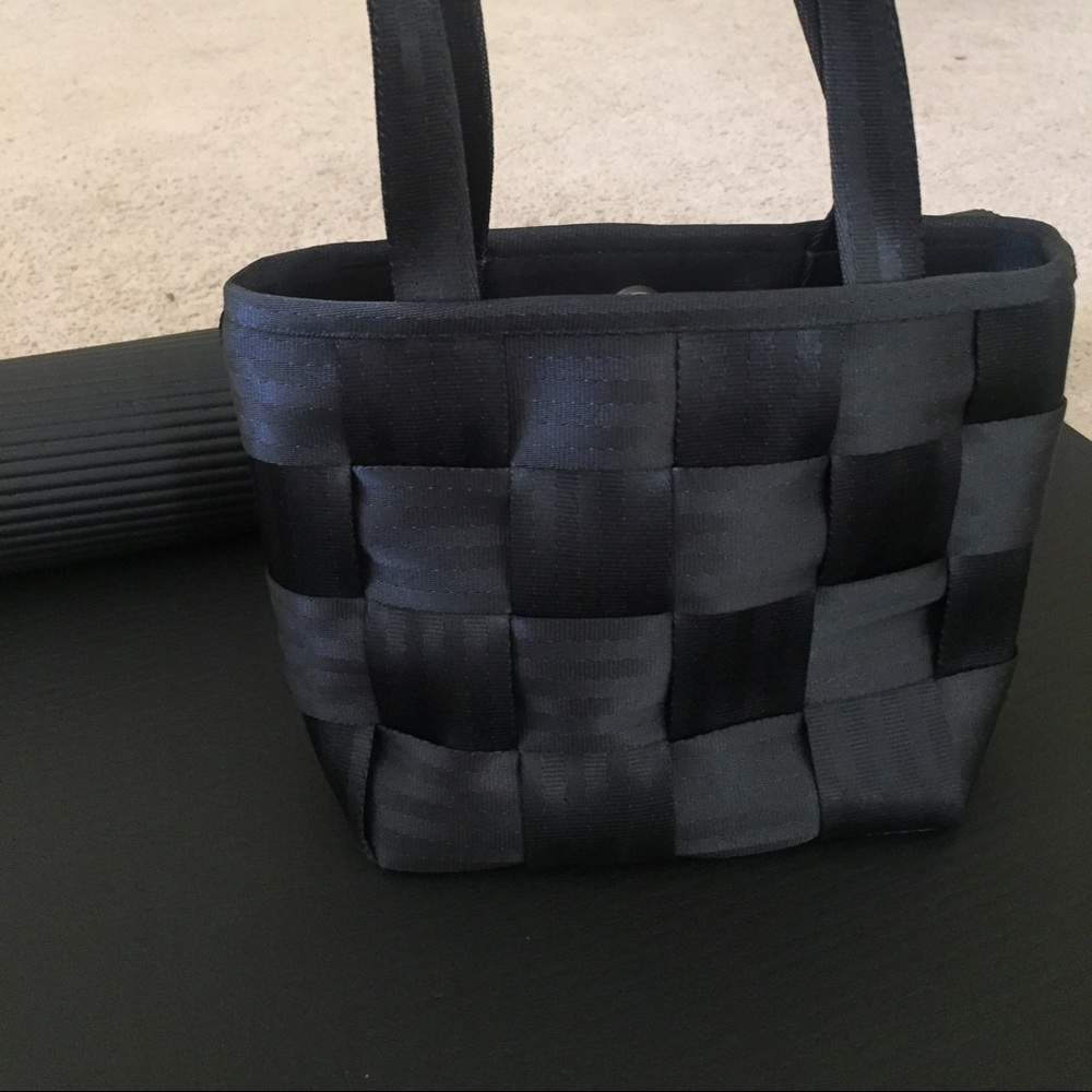 Really cool Seatbelt Bag!