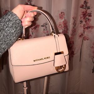 Michael Kors Ava xtra small cross body! 💓