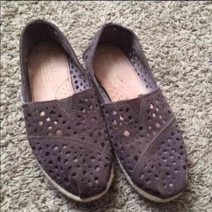Tom's suede laser cut Size 5.5