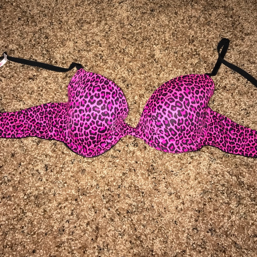 Victoria secret pink 34B bra. Lightly lined
