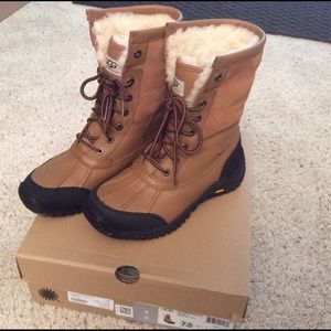 UGG Adirondack Boots in color Otter, size 7.5