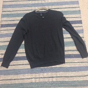 GAP wool v- neck sweater