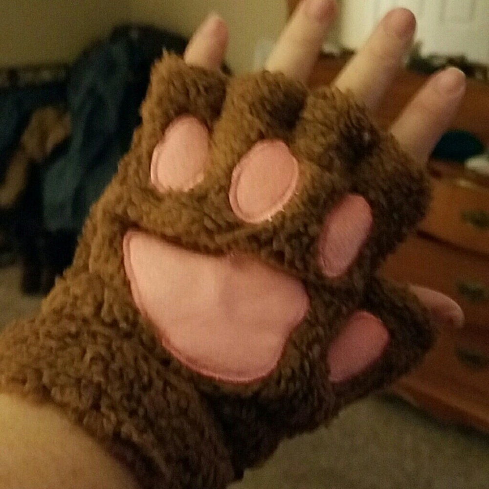 Bear claw gloves