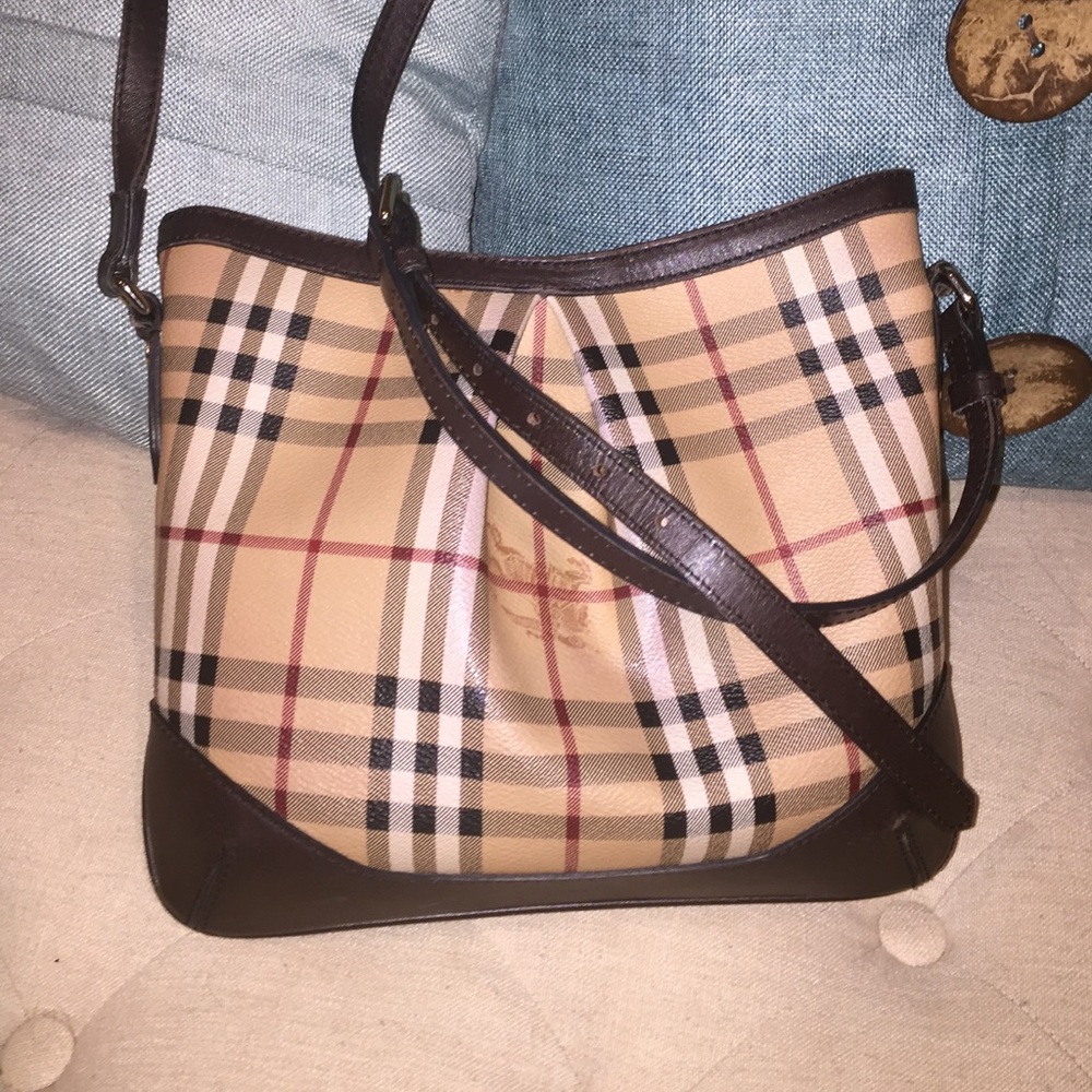 Haymarket Cross body bag w/ clean interior in GC