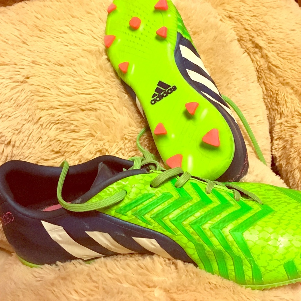 Men's soccer cleats