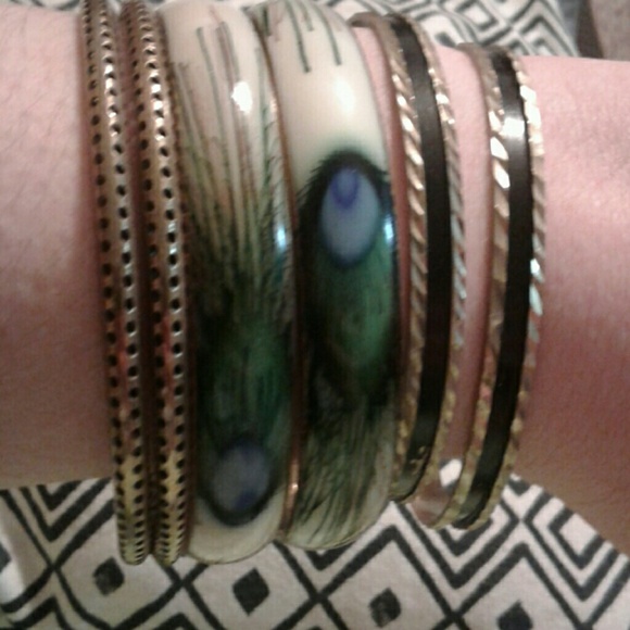 6 bracelets - Picture 2 of 2